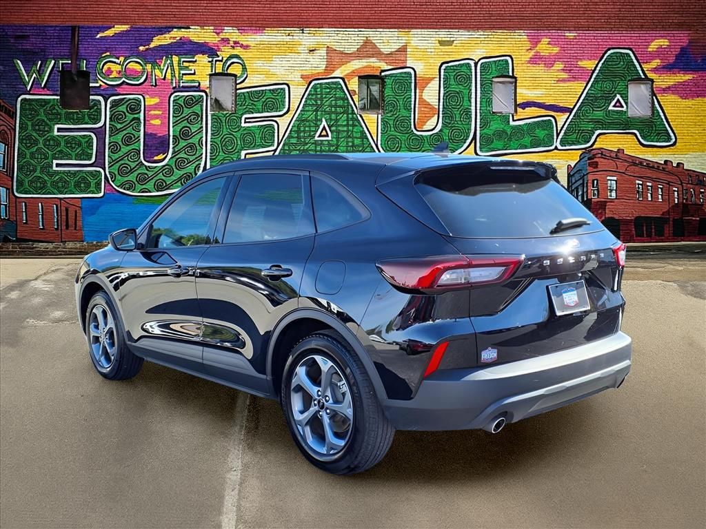 2025 Ford Escape ST-Line photo 4