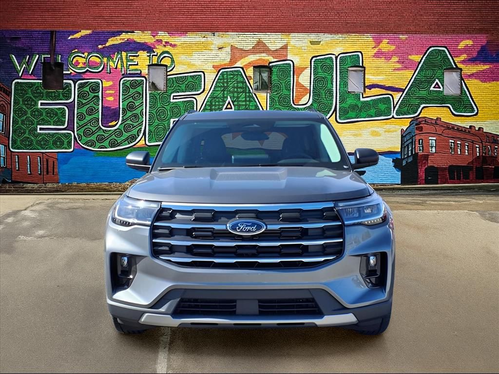 2025 Ford Explorer photo 2