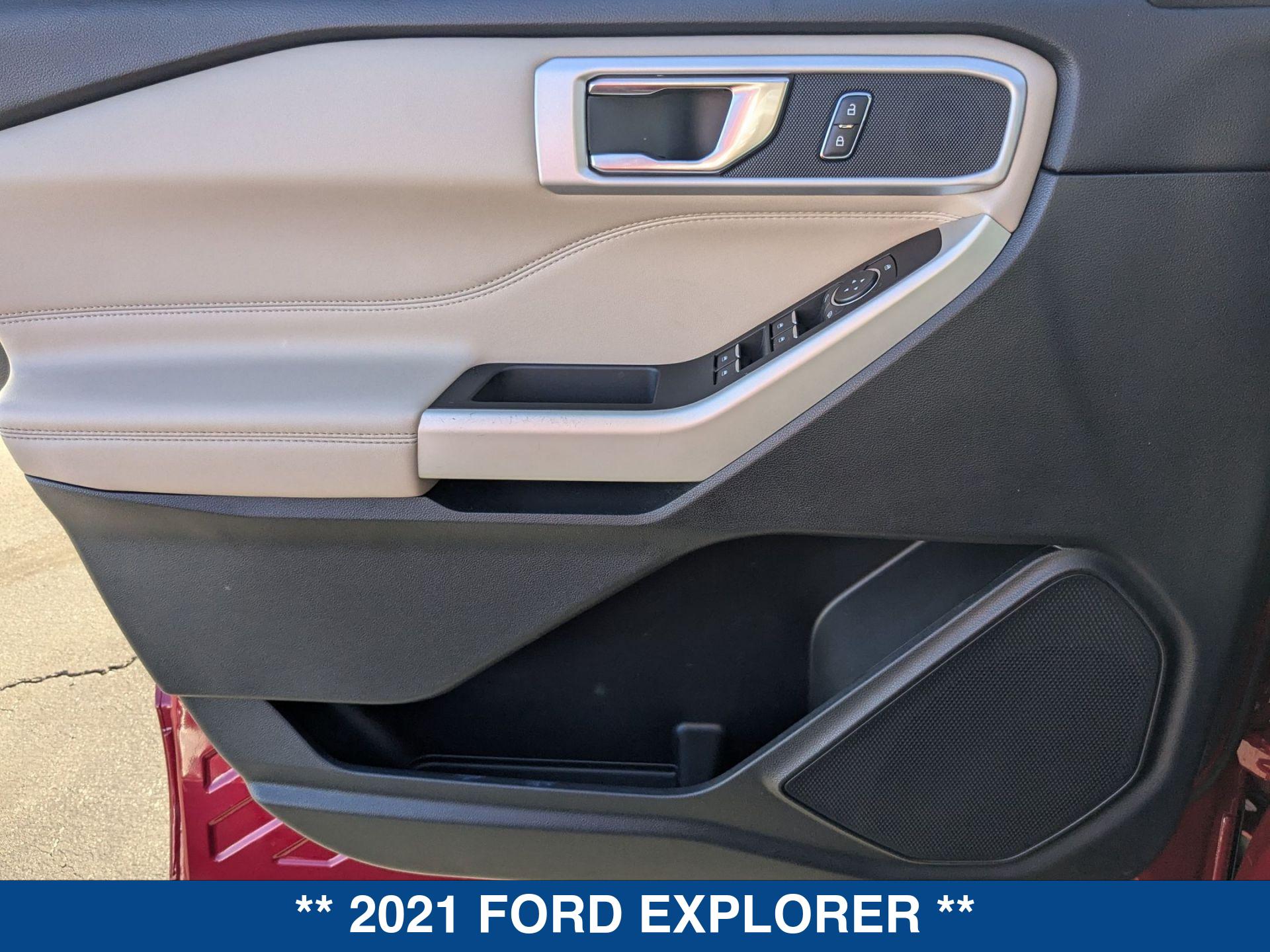2021 Ford Explorer XLT photo 3