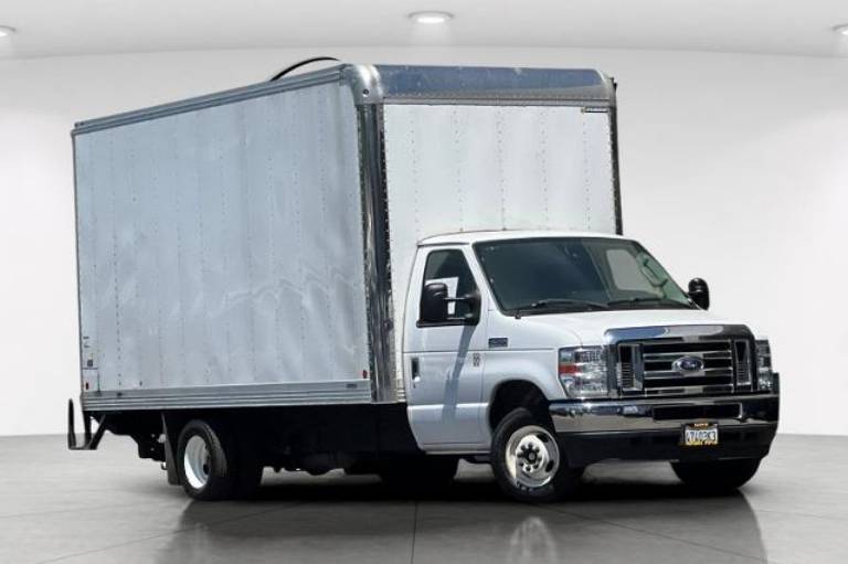 2022 Ford E-450SD Base