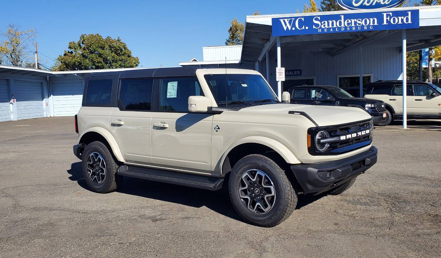 2025 Ford Bronco 4-Door Outer Banks's photo