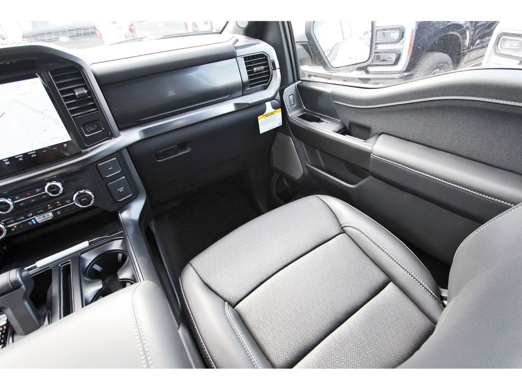 2025 Ford F-150 Lariat photo 2