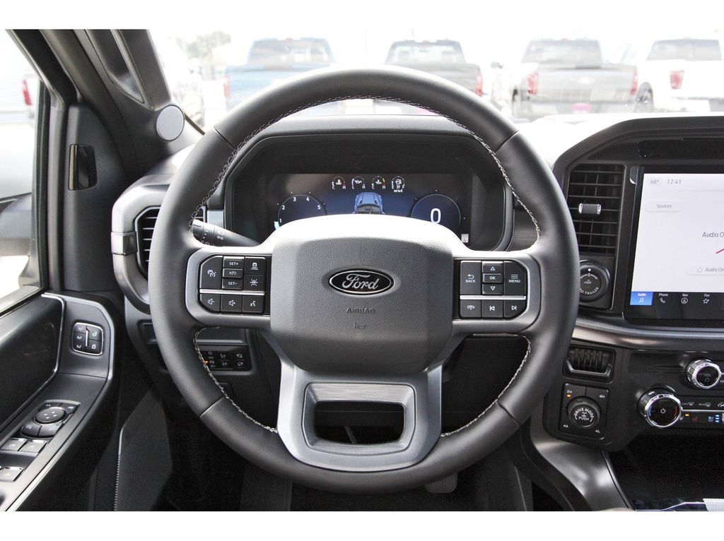 2025 Ford F-150 Lariat photo 3