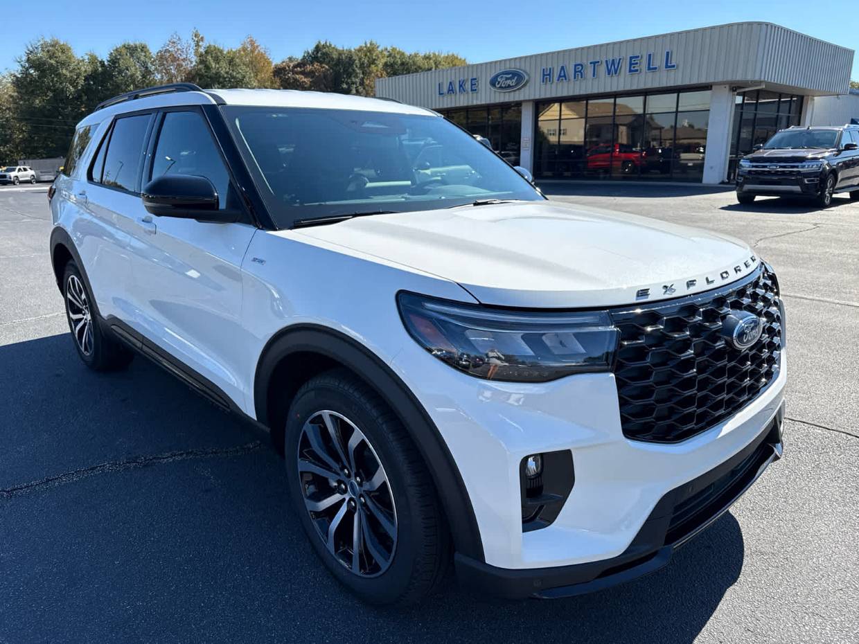 2026 Ford Explorer ST-LINE's photo