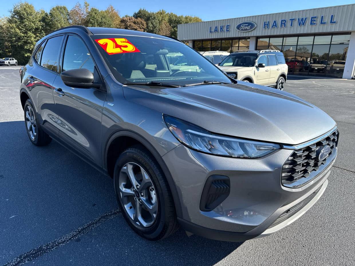2025 Ford Escape ST-Line's photo