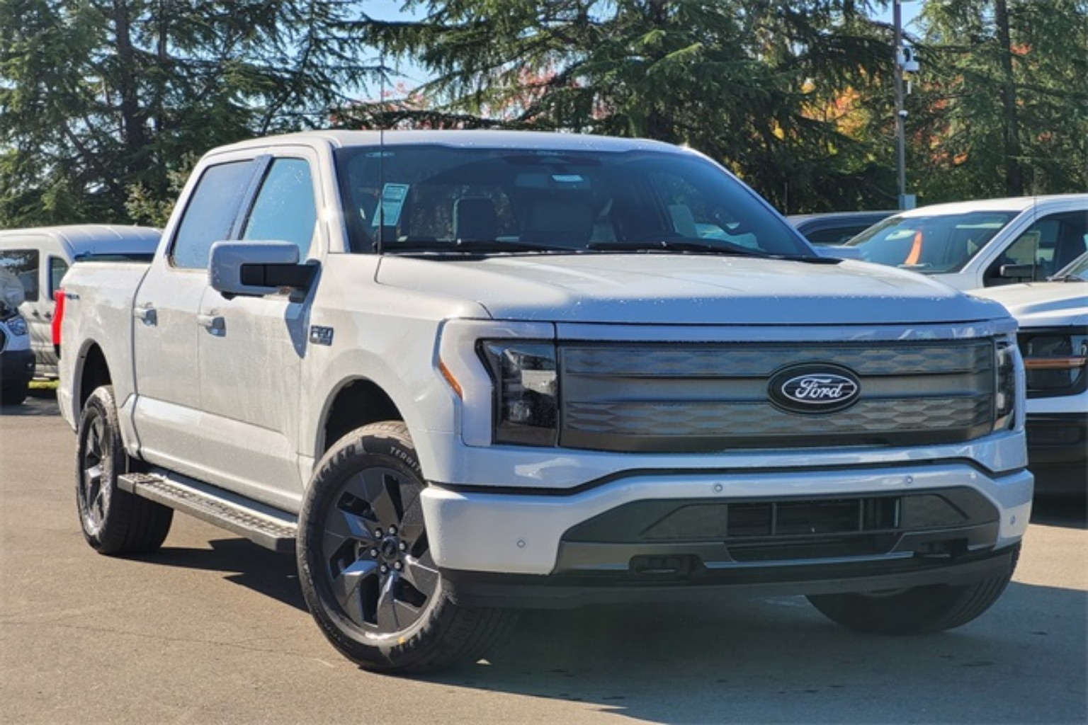2025 Ford F-150 Lightning Lariat's photo
