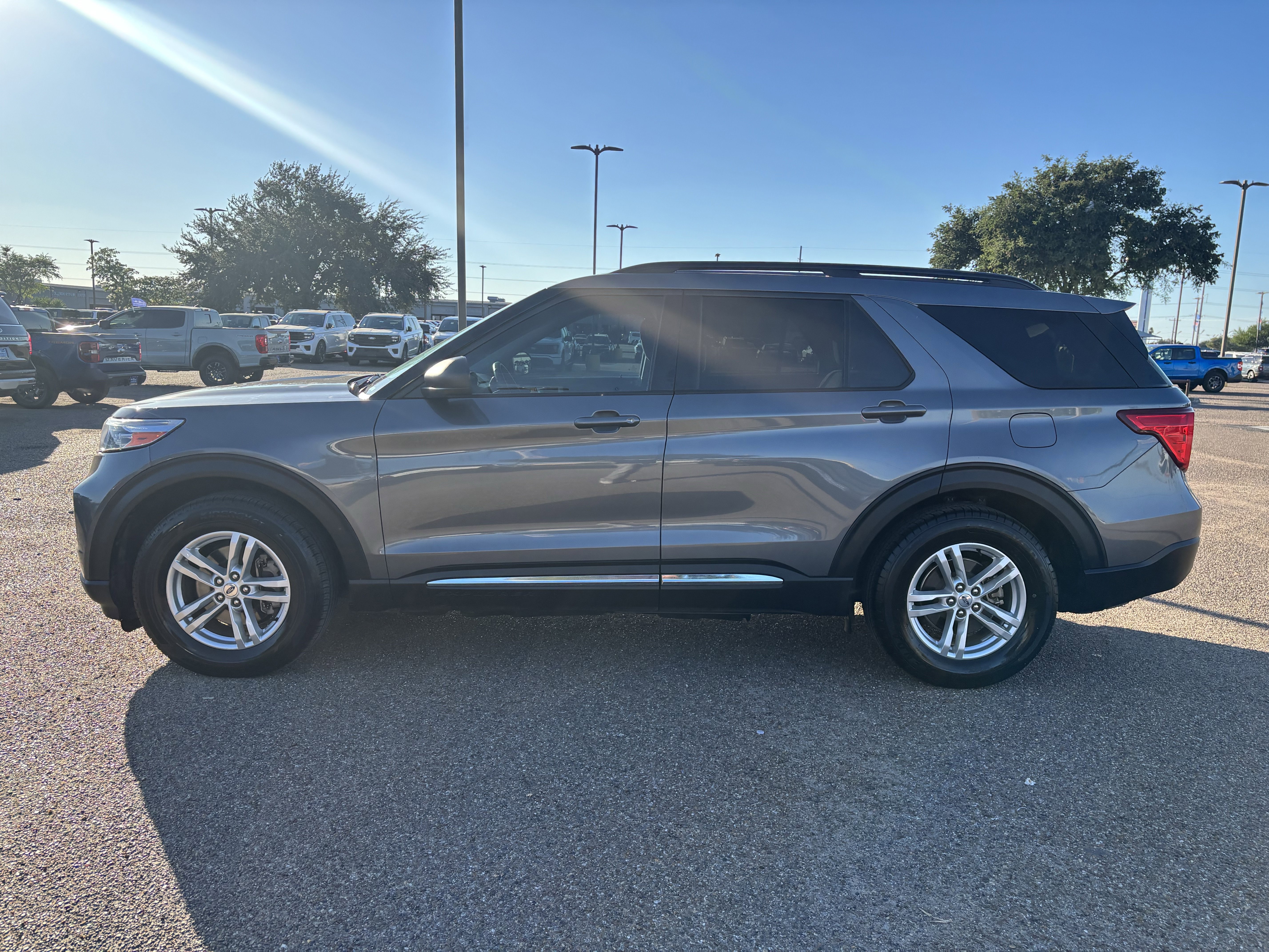 2022 Ford Explorer XLT photo 2