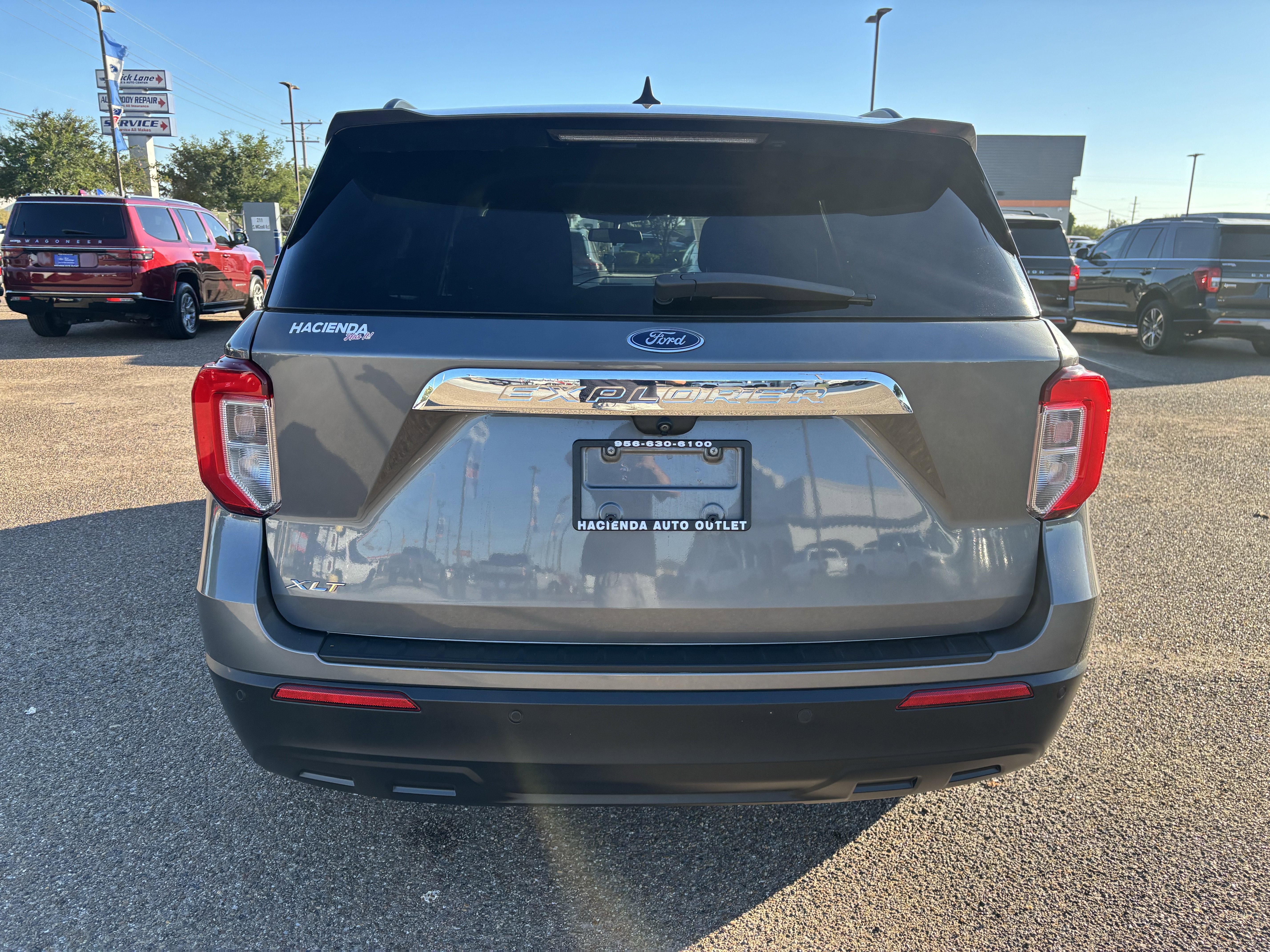 2022 Ford Explorer XLT photo 3