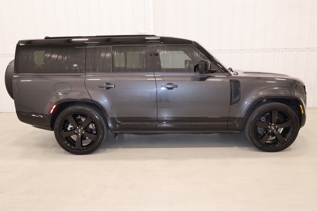 2023 Land Rover Defender 130 X-Dynamic SE photo 2