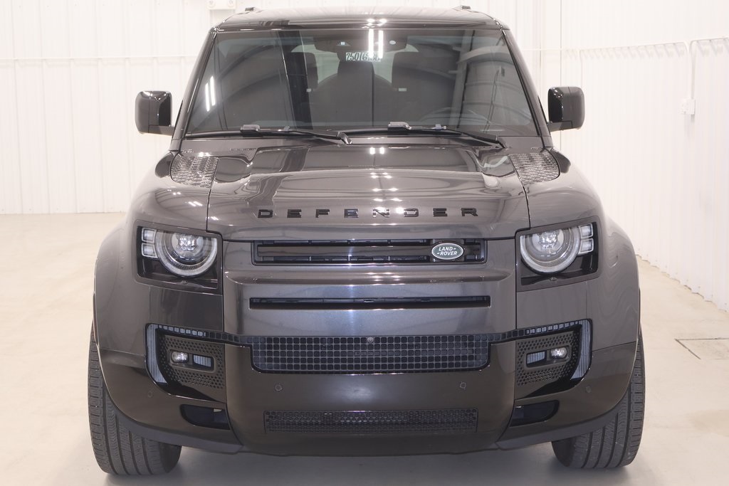 2023 Land Rover Defender 130 X-Dynamic SE photo 4