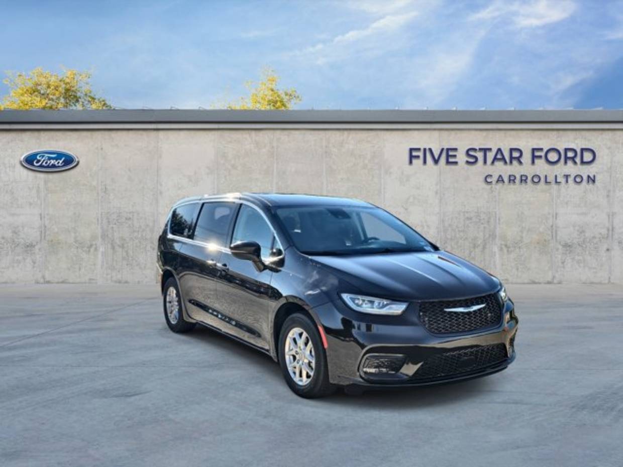 2024 Chrysler Pacifica Touring L's photo