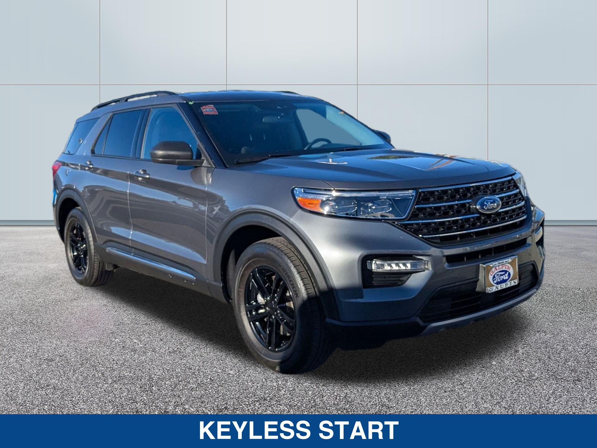 2023 Ford Explorer XLT photo 2