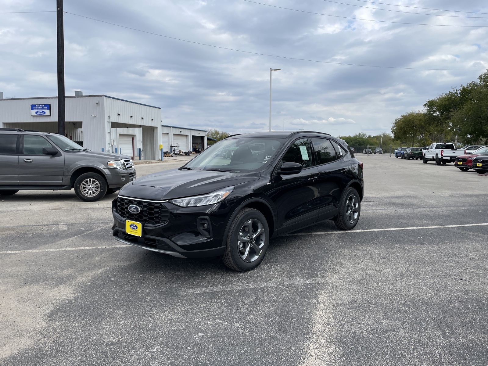 2026 Ford Escape ST-Line Select's photo