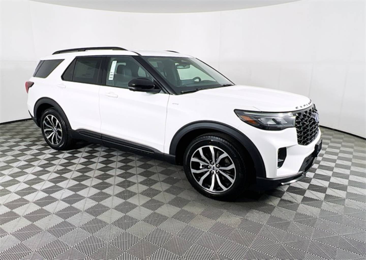 2026 Ford Explorer ST-LINE's photo