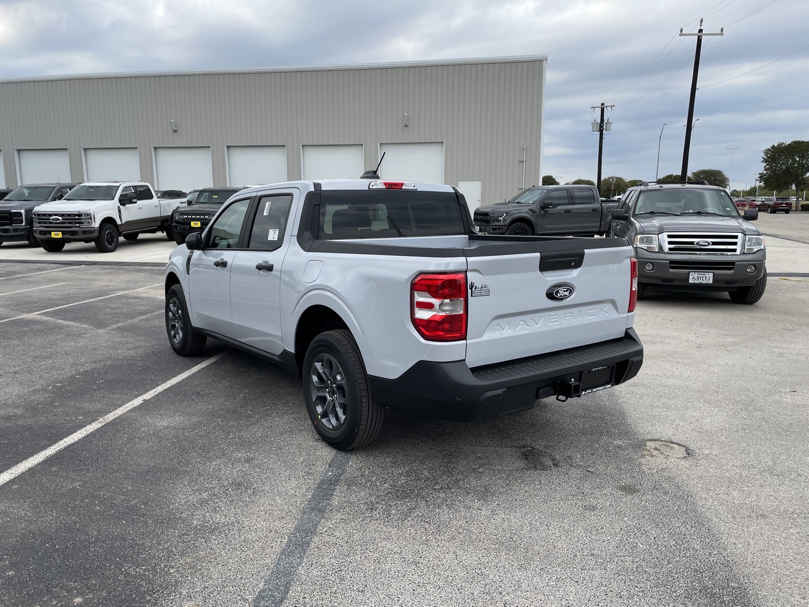 2025 Ford Maverick XLT photo 2