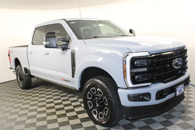 2026 Ford F-350 Super Duty Platinum's photo