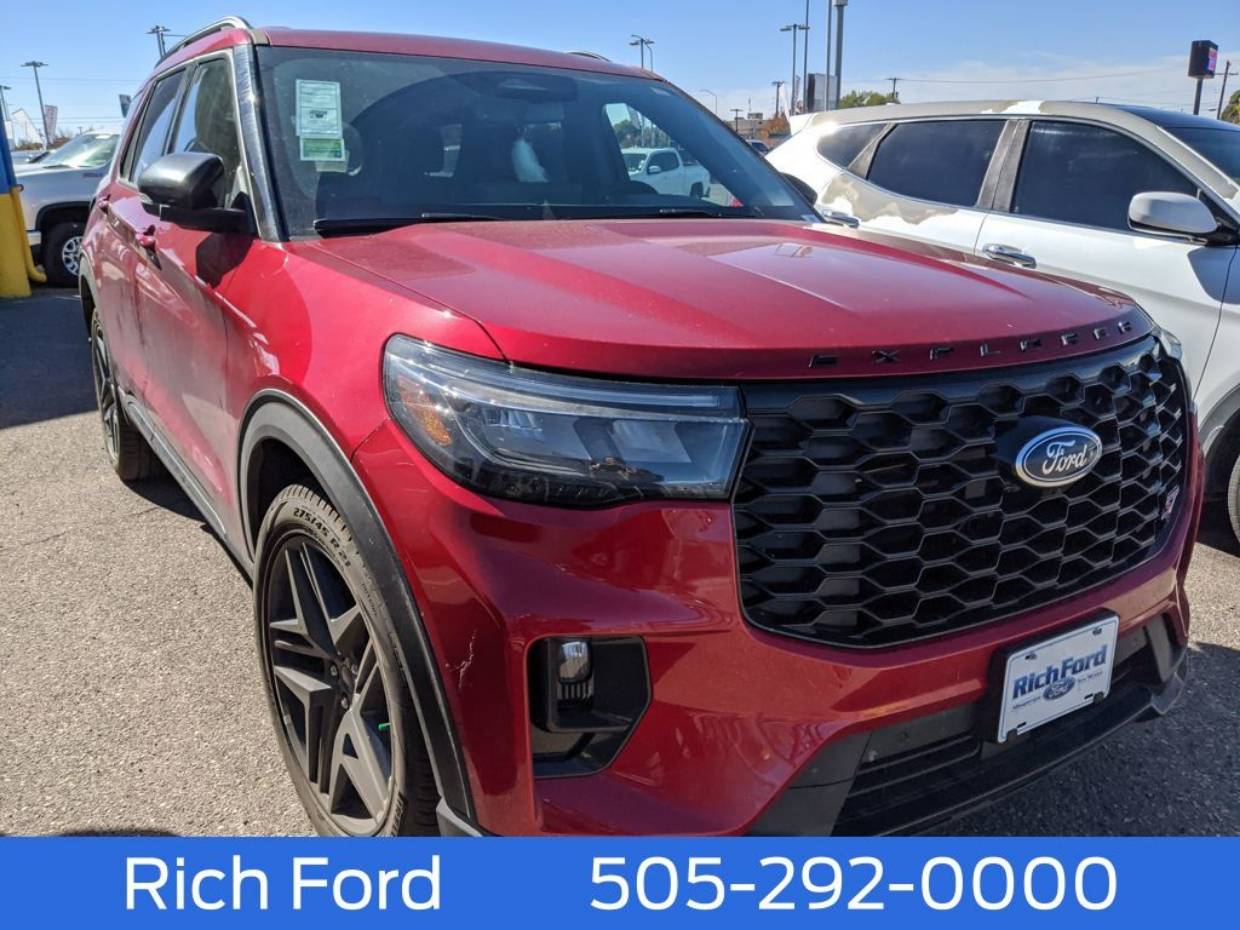 2025 Ford Explorer ST's photo