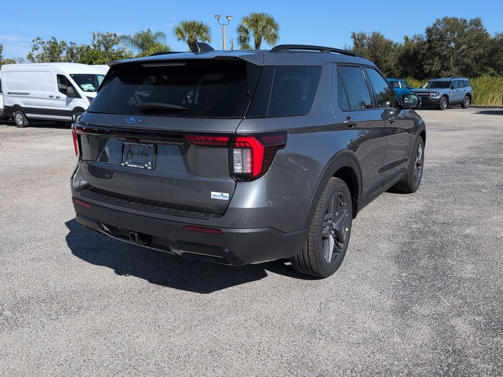 2026 Ford Explorer ST-Line photo 2