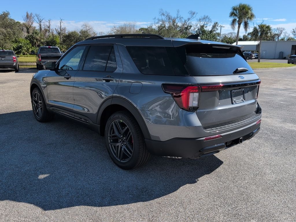 2026 Ford Explorer ST-Line photo 4