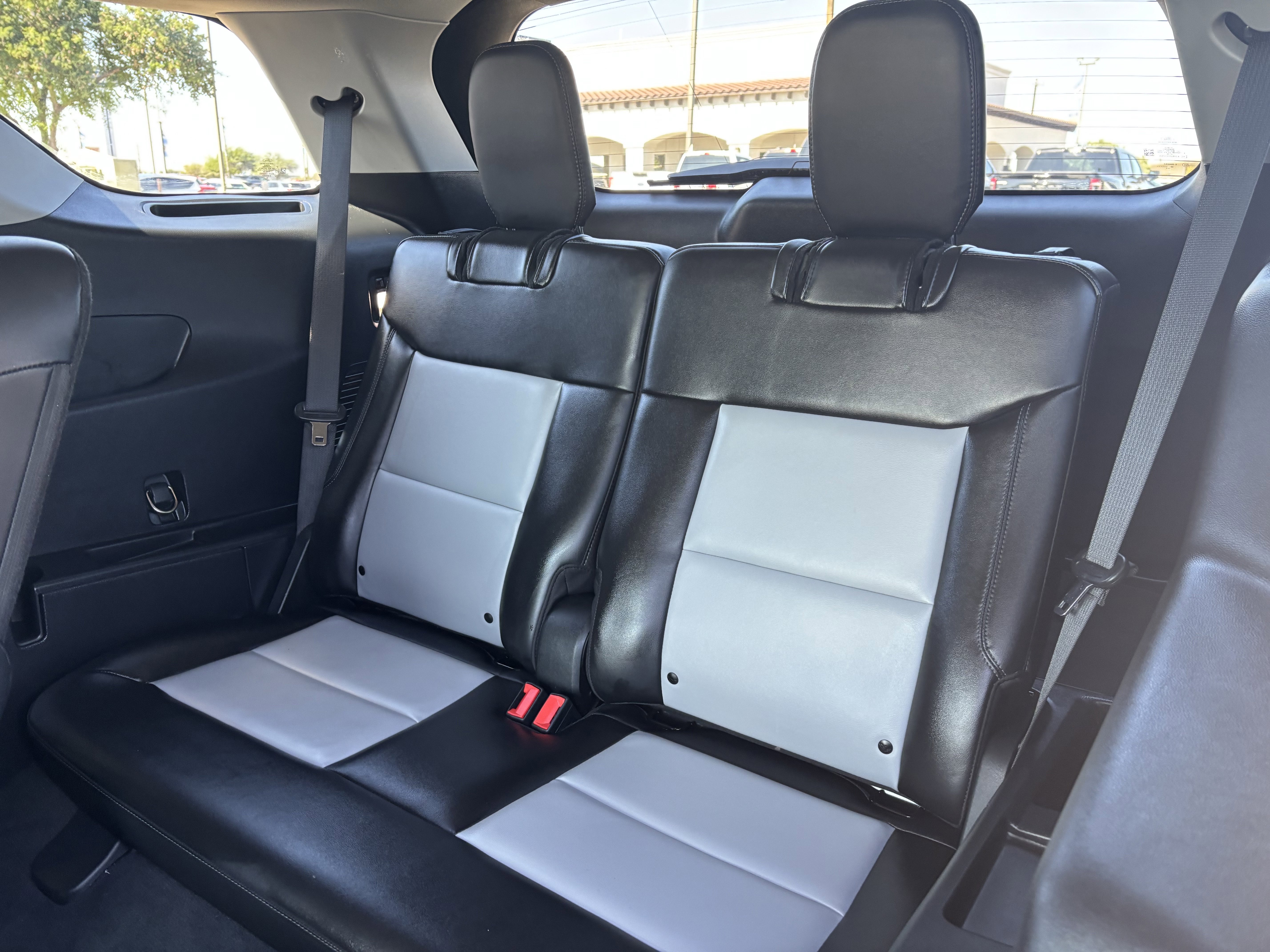 2022 Ford Explorer XLT photo 2