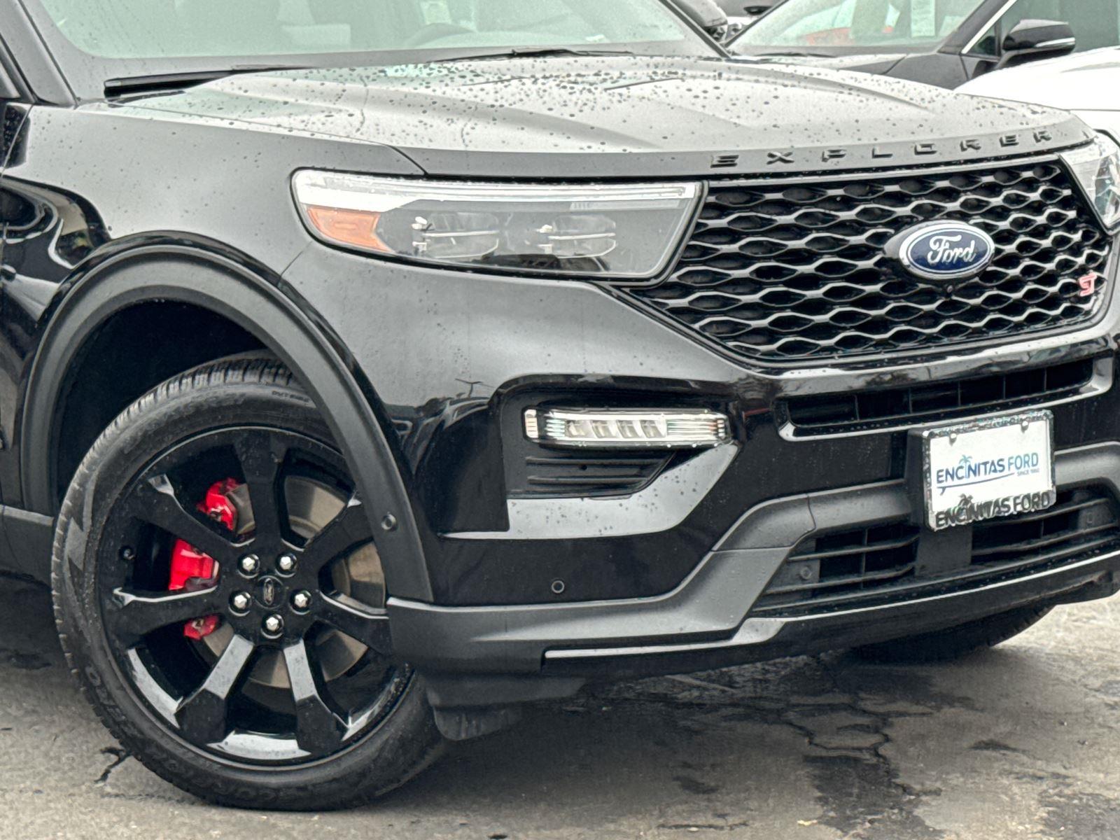 2022 Ford Explorer ST photo 2