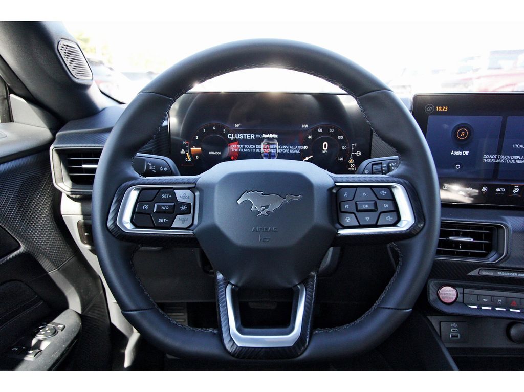 2025 Ford Mustang photo 3