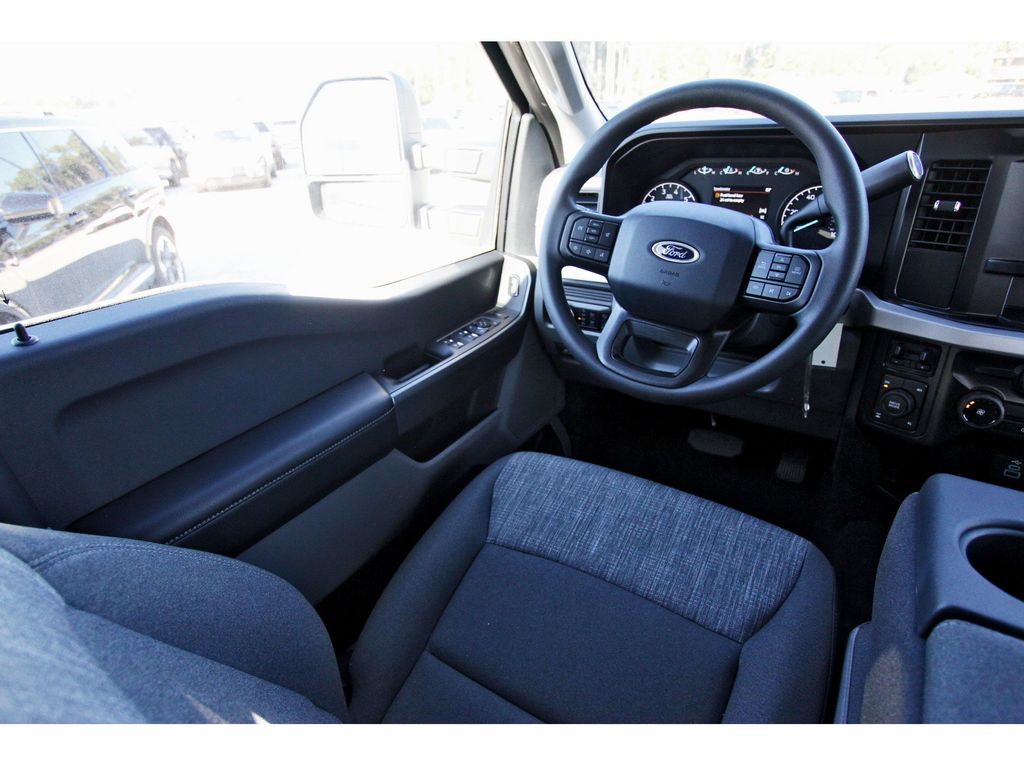 2025 Ford F-250 photo 2