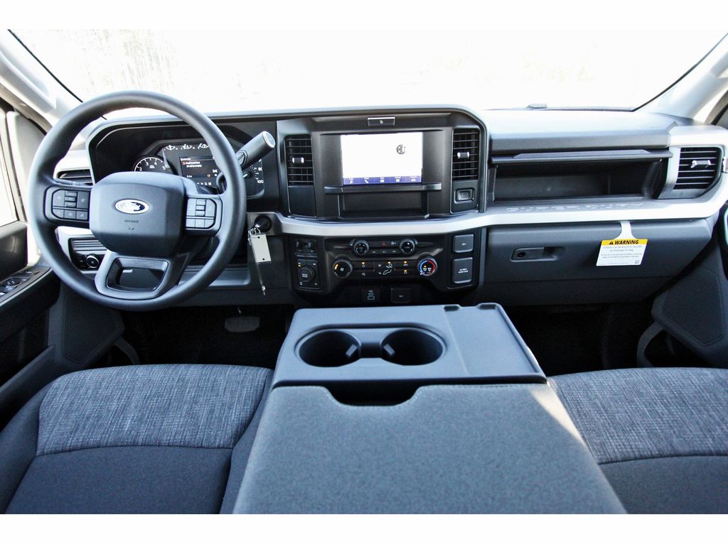 2025 Ford F-250 photo 3