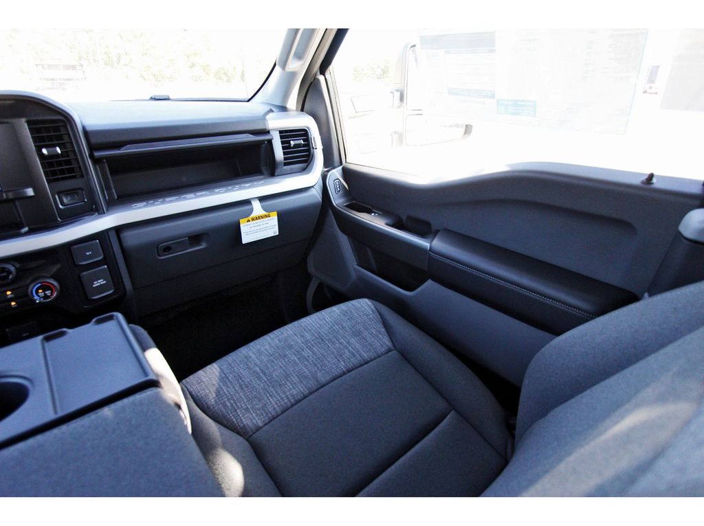 2025 Ford F-250 photo 4