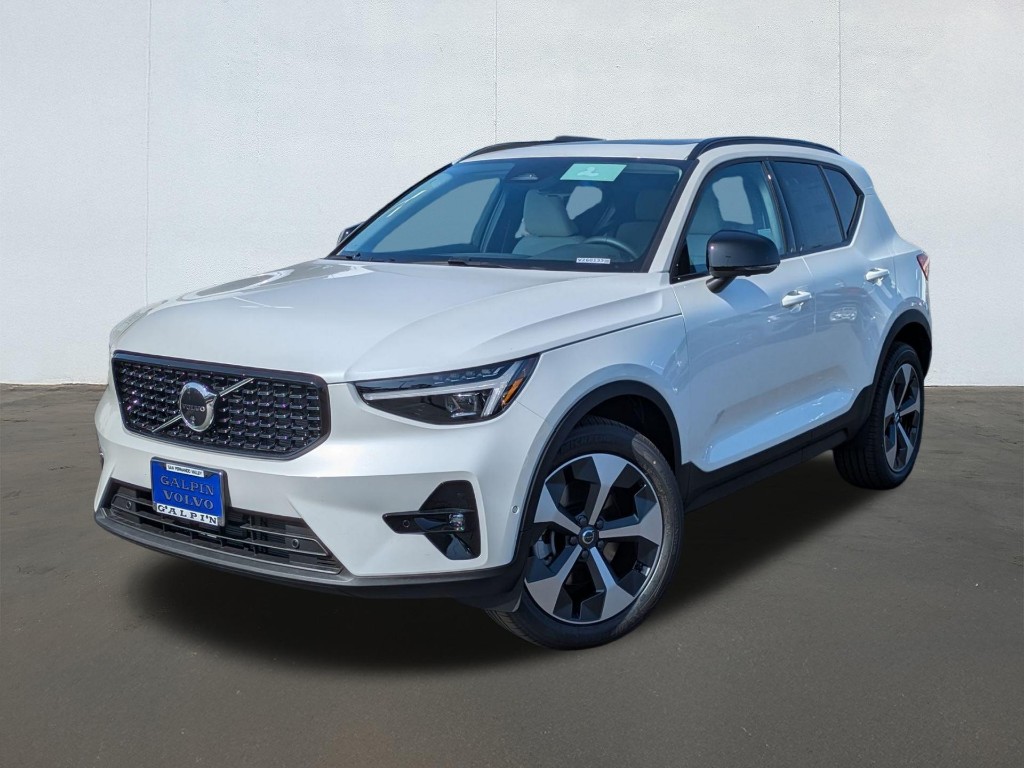 2026 Volvo XC40 B5 Plus