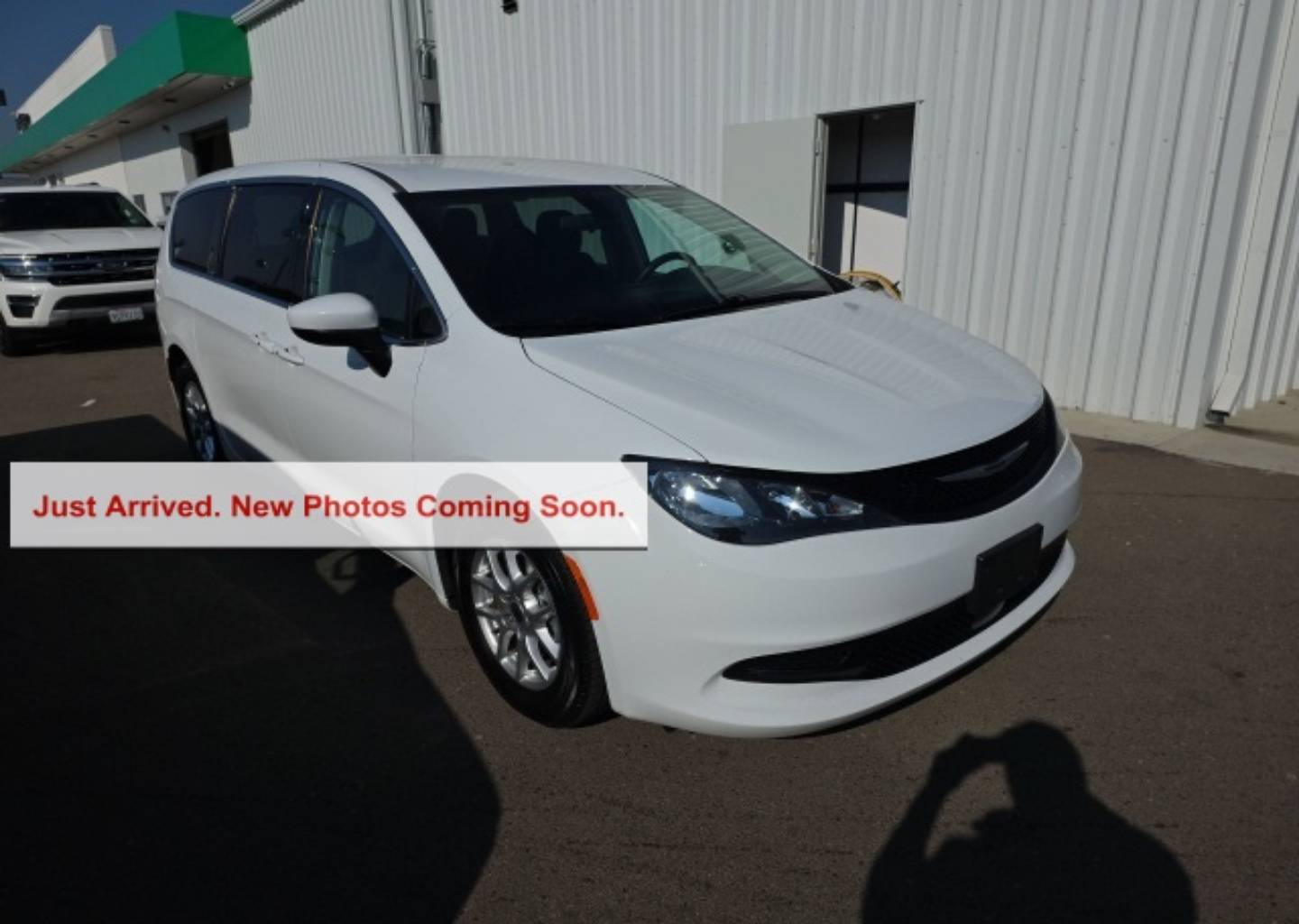 Used 2022 Chrysler Voyager LX's photo
