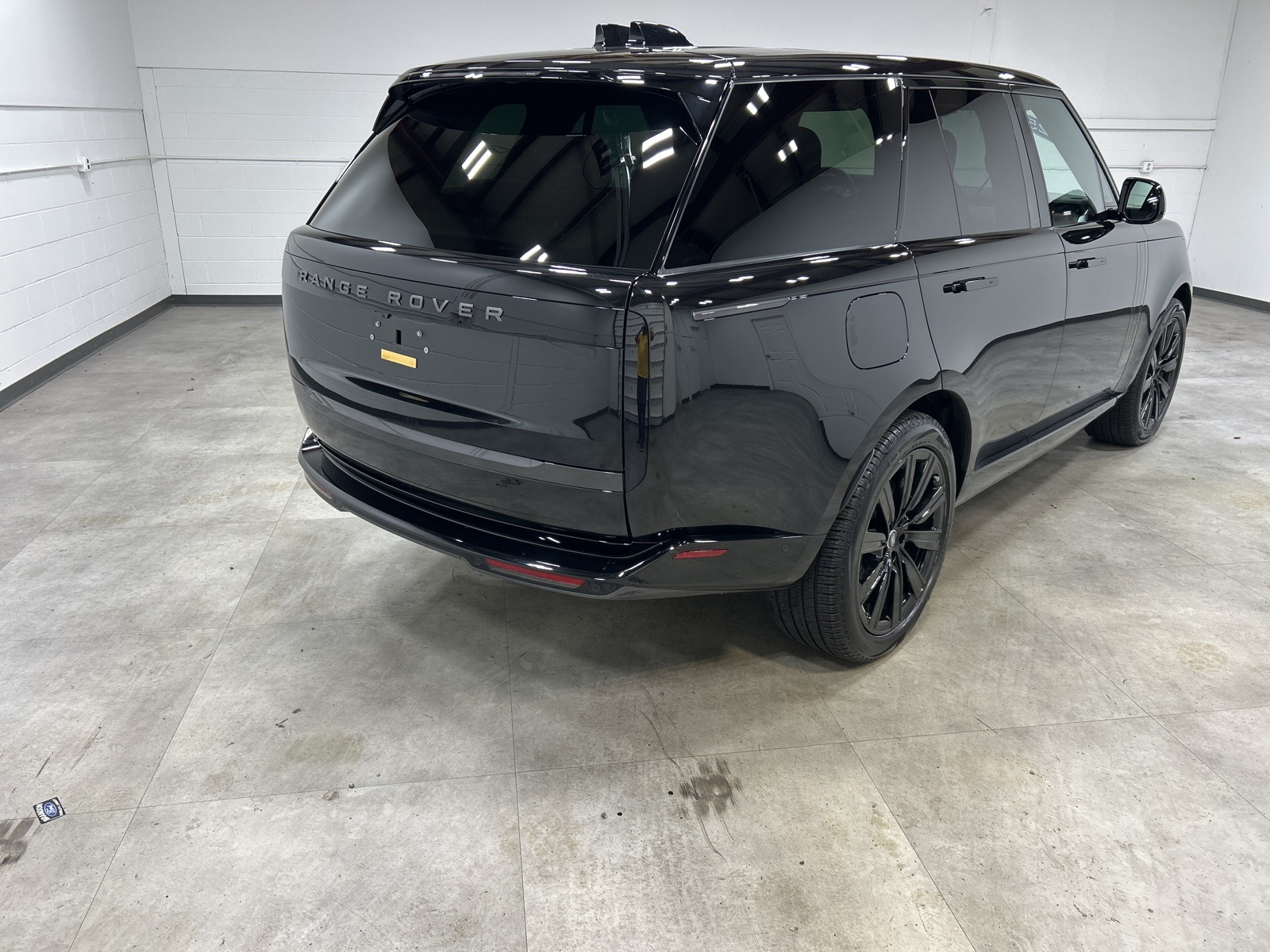 2025 Land Rover Range Rover SE photo 3