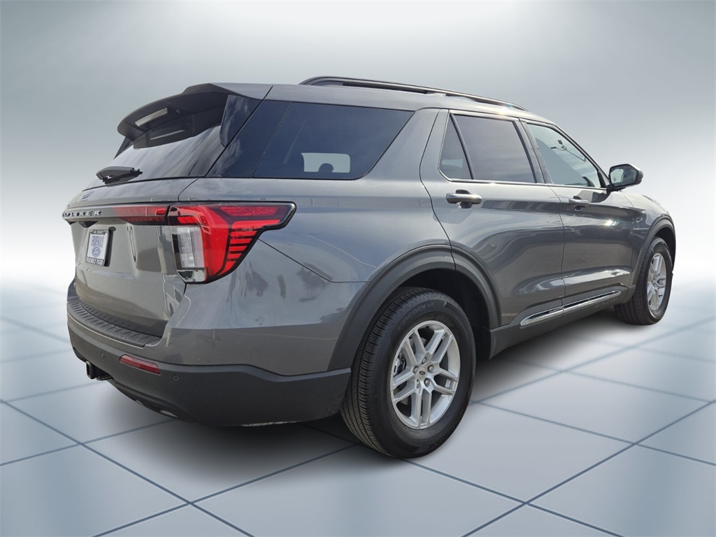 2025 Ford Explorer photo 4
