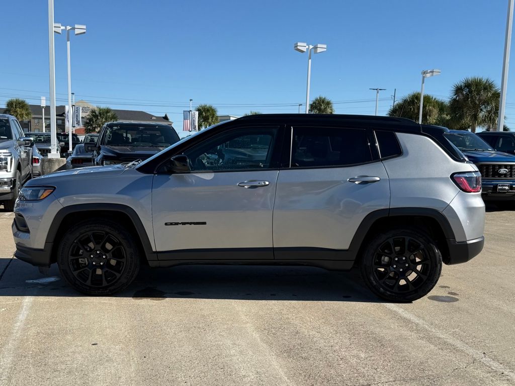 2022 Jeep Compass North Edition Latitude photo 3