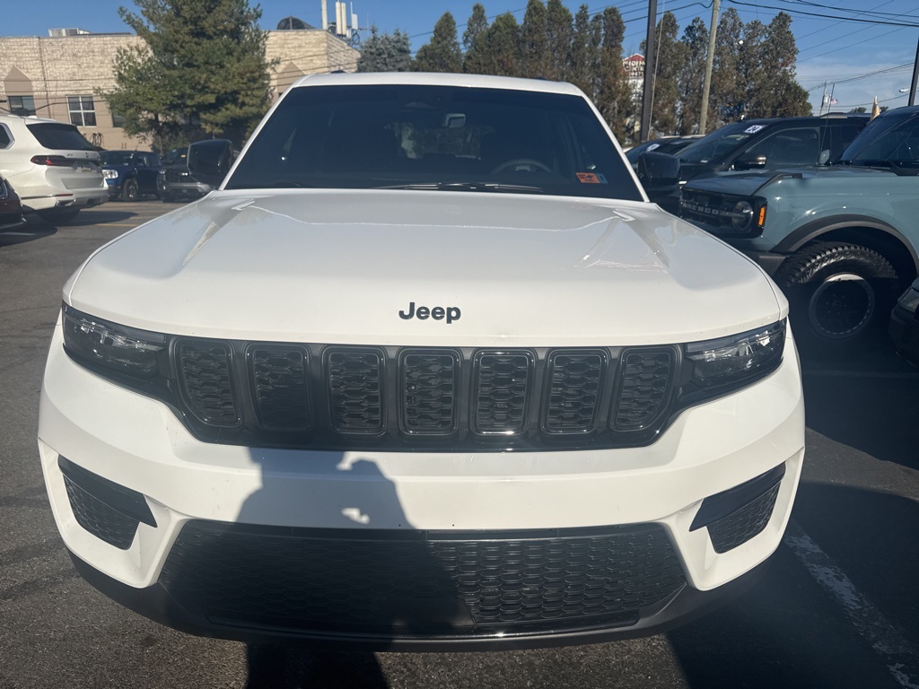 2025 Jeep Grand Cherokee Limited photo 2
