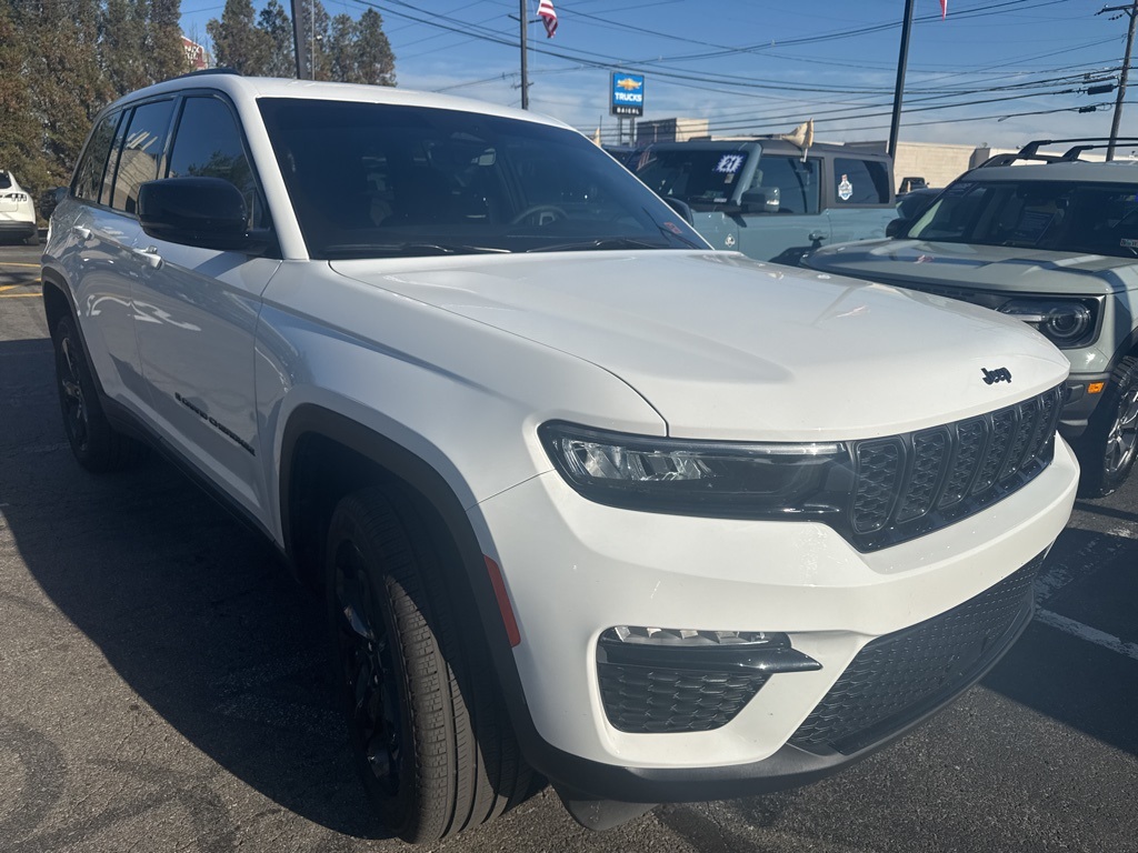 2025 Jeep Grand Cherokee Limited photo 3