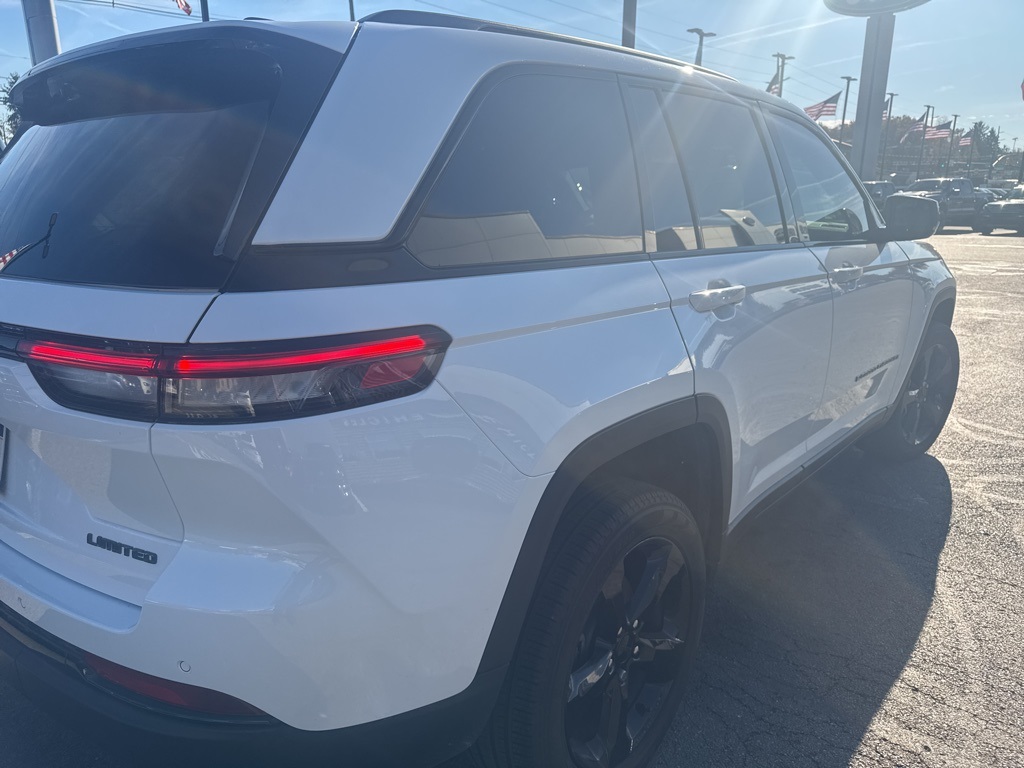 2025 Jeep Grand Cherokee Limited photo 4