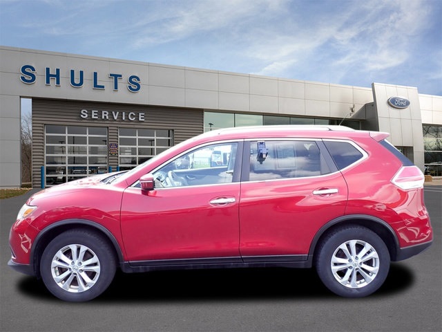 2015 Nissan Rogue SV photo 2