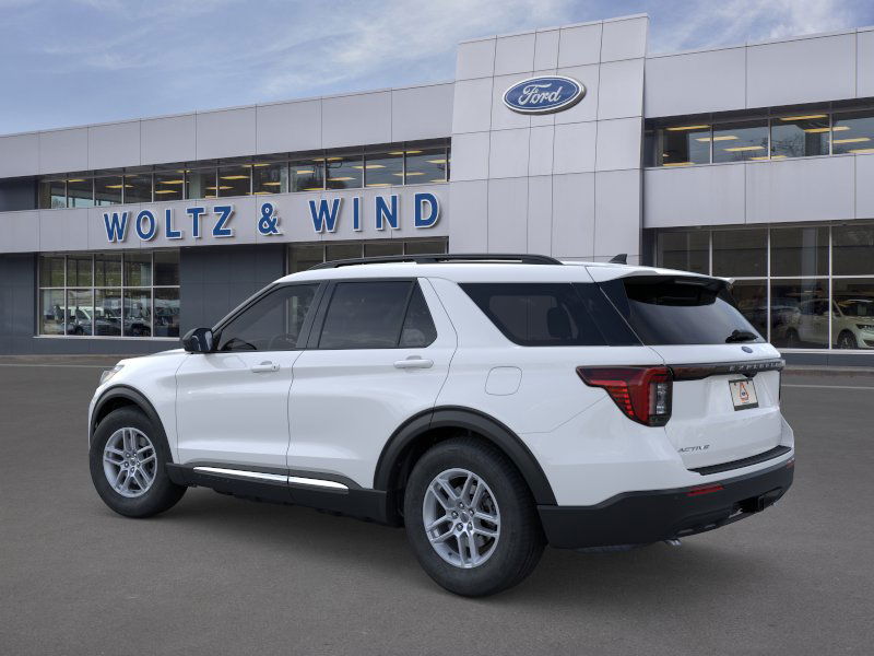 2025 Ford Explorer photo 2