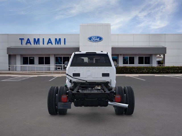 2025 Ford F-450 photo 2