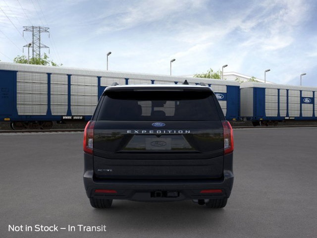 2025 Ford Expedition photo 2