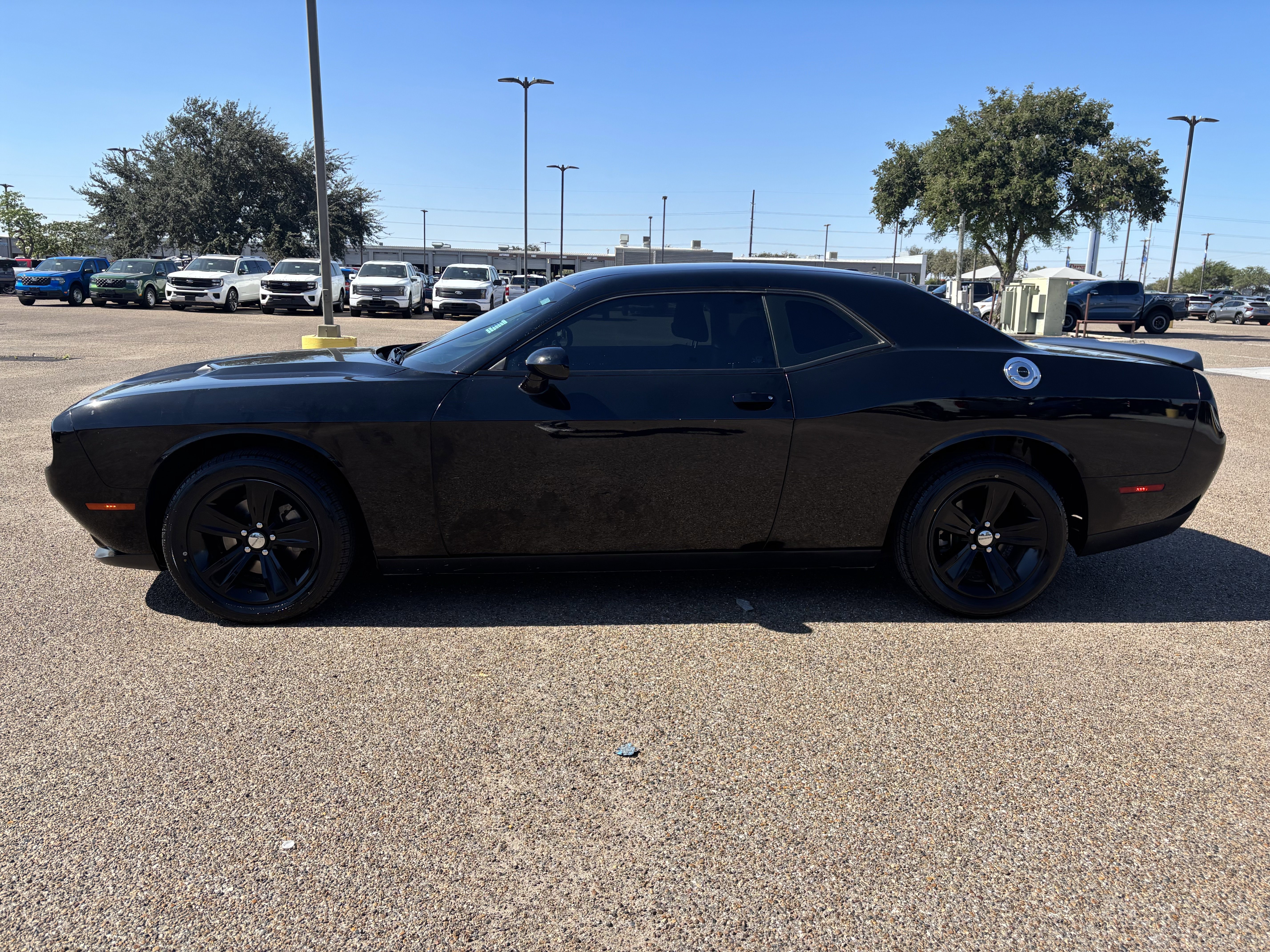 2023 Dodge Challenger SXT photo 3