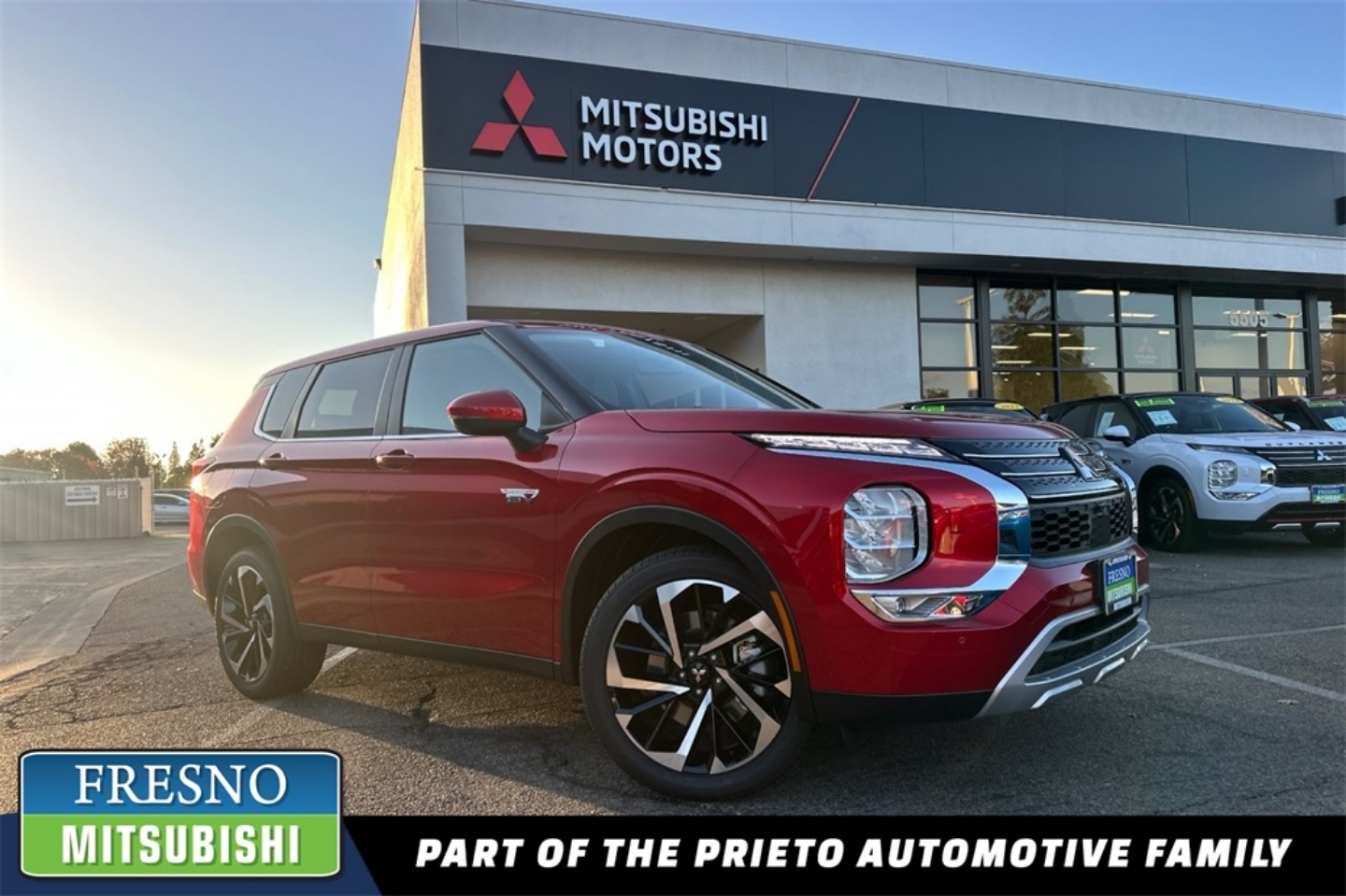 2025 Mitsubishi Outlander Plug-in Hybrid SE's photo