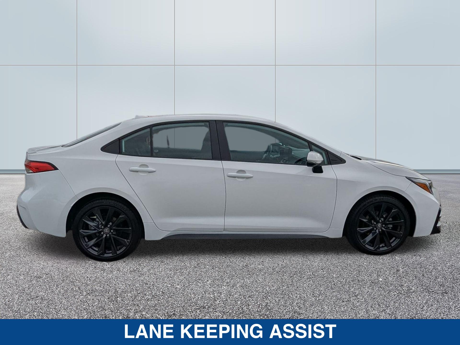 2025 Toyota Corolla SE photo 3