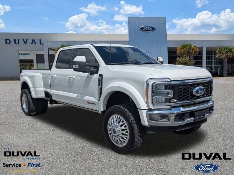 2023 Ford F-450SD LARIAT w/ Lift Wheels AND Tires