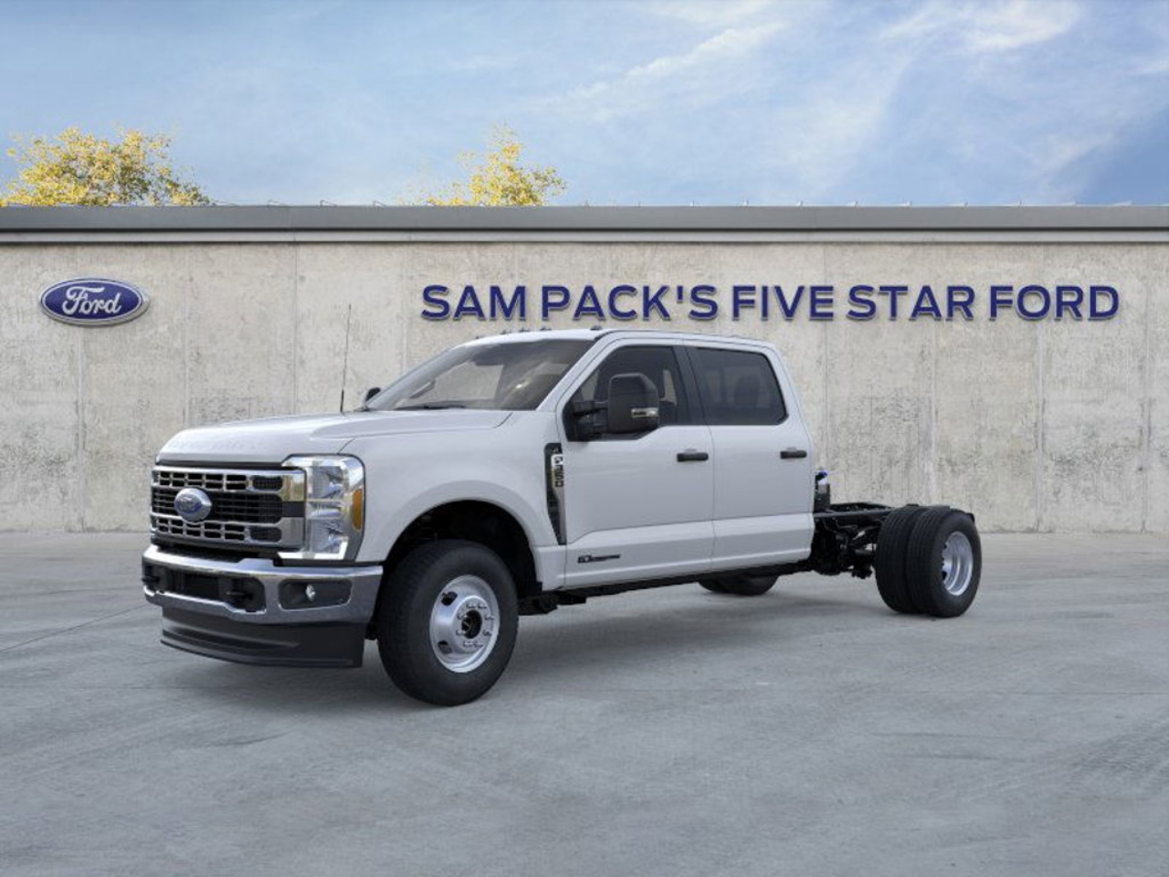2025 Ford F-350 Super Duty Chassis Cab XL's photo