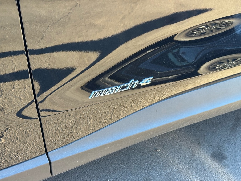 2025 Ford Mustang Mach-E Select photo 4