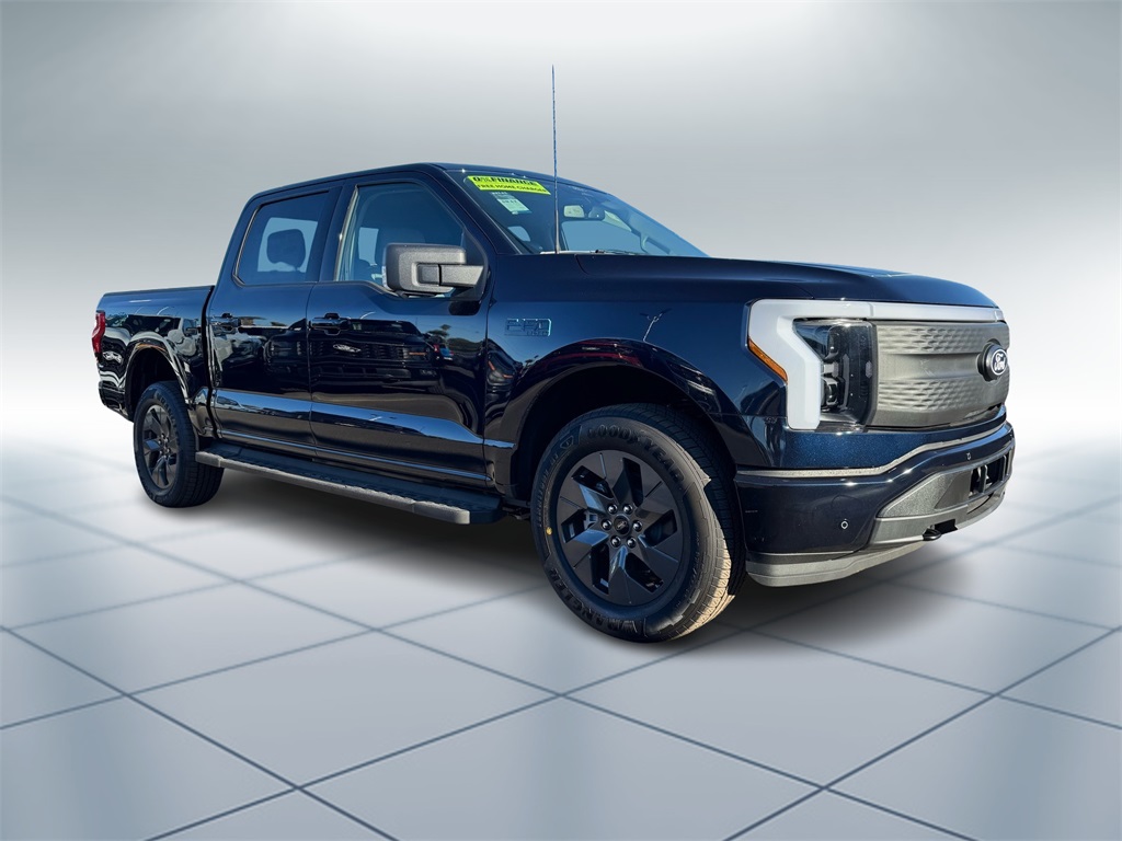 2025 Ford F-150 Lightning photo 2