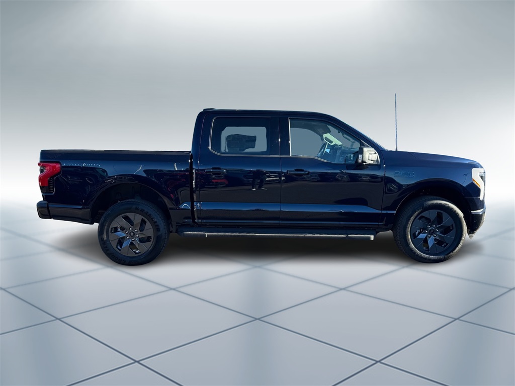 2025 Ford F-150 Lightning photo 3