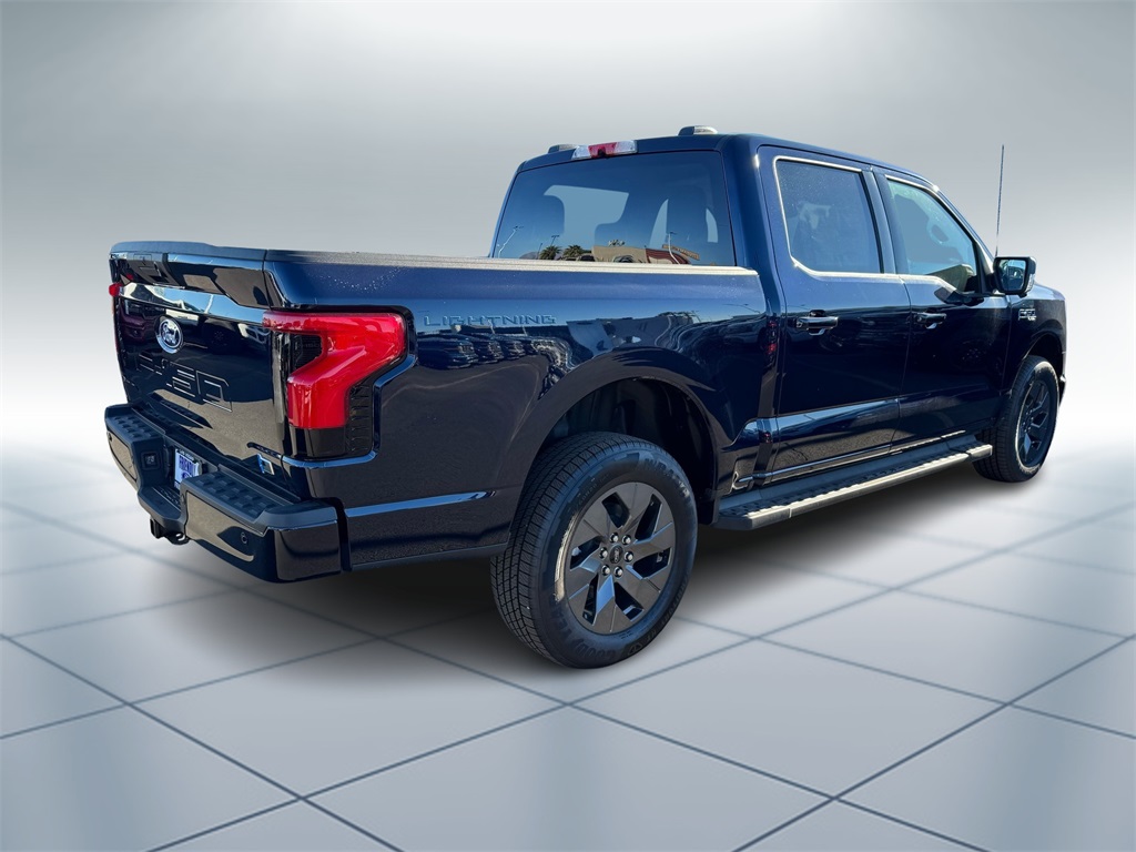 2025 Ford F-150 Lightning photo 4